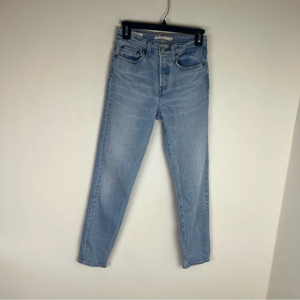 Levi’s Light Wash Wedgie Fit Jeans Size 24